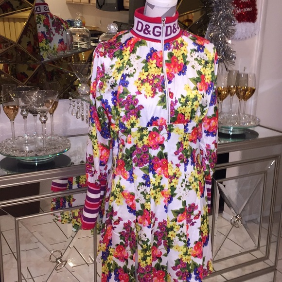 Beautiful Floral Dress - Picture 2 of 8